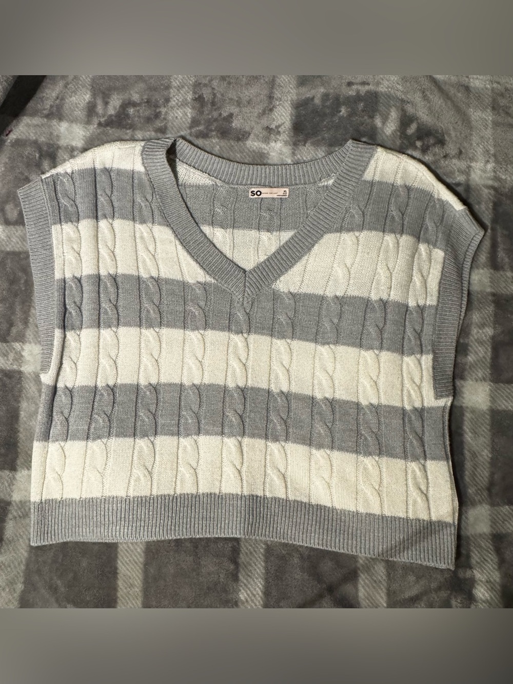SO Striped Cable-Knit V-Neck Sweater Vest in Gray and White
